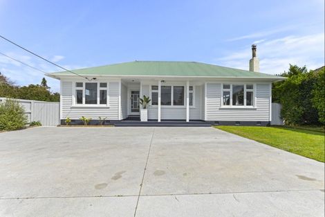 Photo of property in 130 Seaview Road, Westown, New Plymouth, 4310