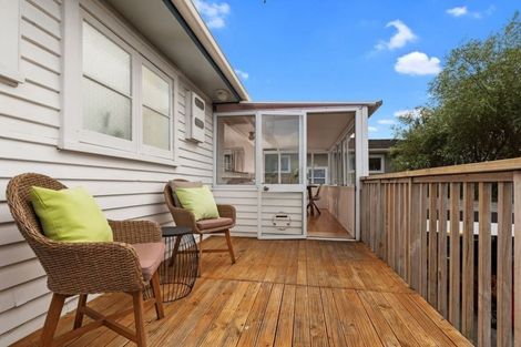 Photo of property in 127 Forrest Hill Road, Forrest Hill, Auckland, 0620
