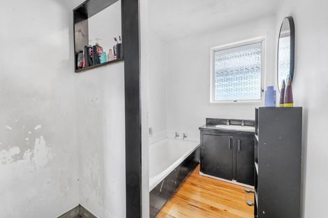 Photo of property in 26 Newham Place, Henderson, Auckland, 0612