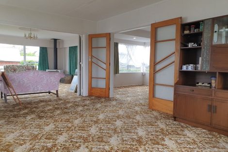 Photo of property in 5 Turakina Street, Merrilands, New Plymouth, 4312