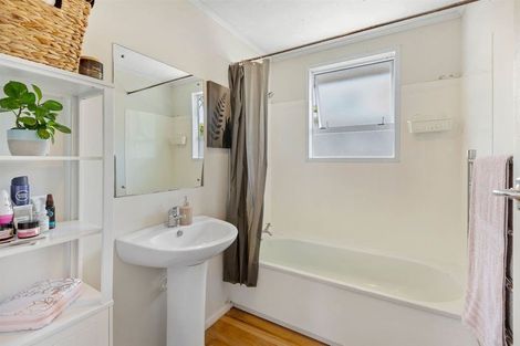 Photo of property in 42 Cumberland Street, Merrilands, New Plymouth, 4312