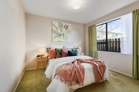 Photo of property in 5/4 Stewart Drive, Newlands, Wellington, 6037