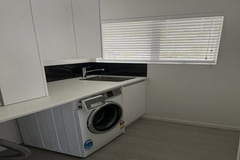 Photo of property in 16 Thorburn Avenue, Red Beach, 0932