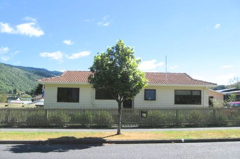 Photo of property in 19 Amber Grove, Birchville, Upper Hutt, 5018