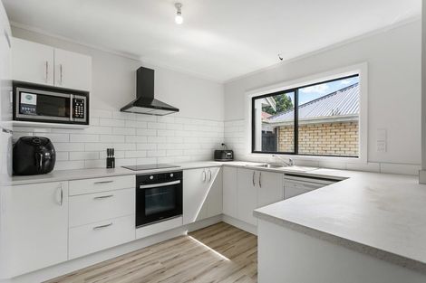 Photo of property in 2/11 Beach Road, Pahurehure, Papakura, 2113