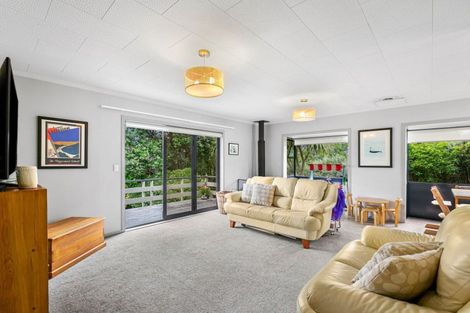 Photo of property in 108a Wairau Road, Oakura, 4314