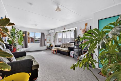Photo of property in 28 Cranby Crescent, Onekawa, Napier, 4110