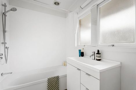 Photo of property in 1/8 Fowler Street, Northcote, Auckland, 0627