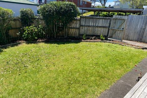 Photo of property in 2/1369 Dominion Extension, Mount Roskill, Auckland, 1041