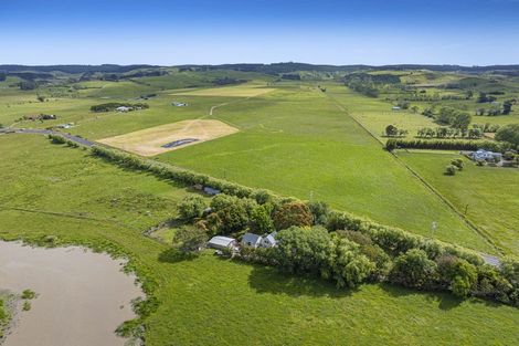 Photo of property in 2162 State Highway 16, Helensville, 0875