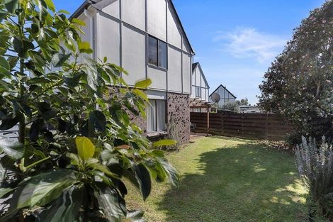 Photo of property in 1/13 Challen Close, Conifer Grove, Takanini, 2112