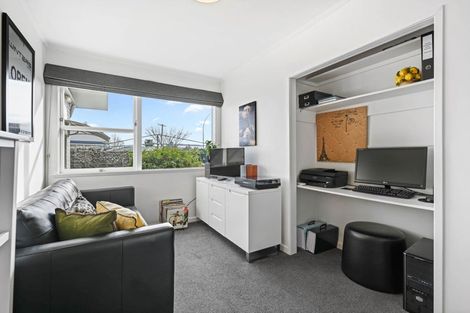 Photo of property in 37 Braid Road, St Andrews, Hamilton, 3200