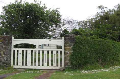 Photo of property in 39 Muir Avenue, Mangere Bridge, Auckland, 2022