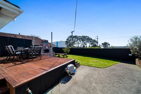 Photo of property in 39a Breakwater Road, Moturoa, New Plymouth, 4310