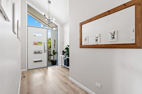 Photo of property in 5b Hobbs Road, Matakatia, Whangaparaoa, 0930