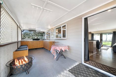 Photo of property in 1 Riesling Place, Henderson, Auckland, 0612