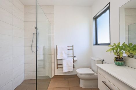 Photo of property in 14 Raven Grove, Havelock North, 4130