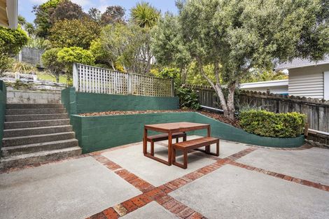 Photo of property in 17 Firth Terrace, Karori, Wellington, 6012