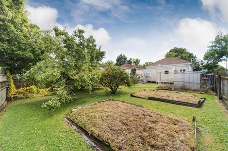Photo of property in 94 Victoria Avenue, Palmerston North, 4410