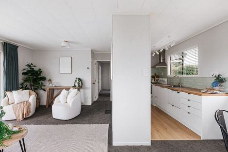 Photo of property in 2 Walnut Grove, Omokoroa, 3114