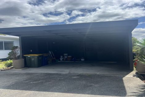 Photo of property in 9 Bishop Street, Green Bay, Auckland, 0604