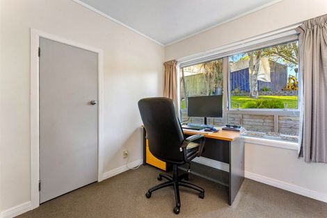 Photo of property in 11 Springbank Lane, Te Atatu Peninsula, Auckland, 0610