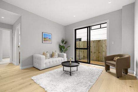 Photo of property in 18 Pukeko Road, Hobsonville, 0616
