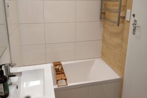 Photo of property in 33 Huntingdon Street, Northland, Wellington, 6012