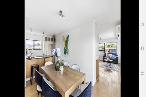 Photo of property in 1/14a Kurnell Drive, Botany Downs, Auckland, 2010