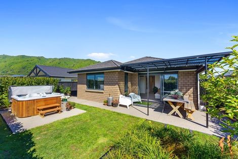 Photo of property in 53 Waipunahau Road, Waikanae, 5036