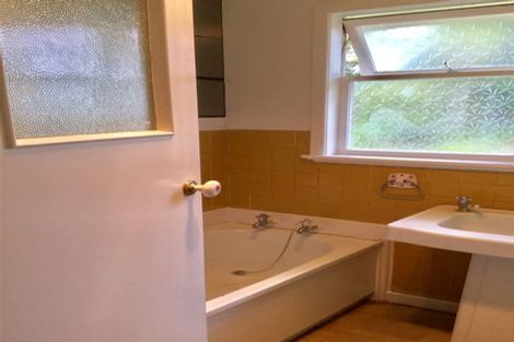 Photo of property in 10 Boler Place, New Lynn, Auckland, 0600