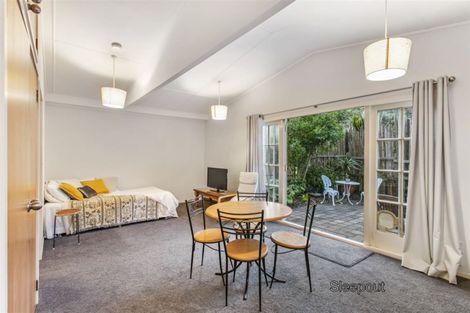 Photo of property in 39 Glenesk Road, Piha, New Lynn, 0772