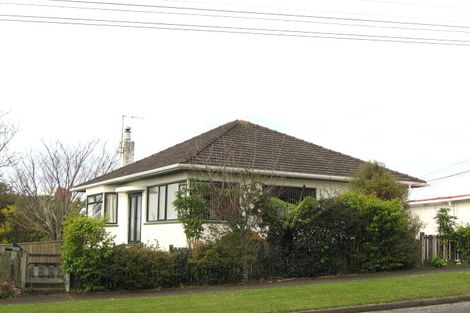 Photo of property in 107 Seaview Road, Westown, New Plymouth, 4310