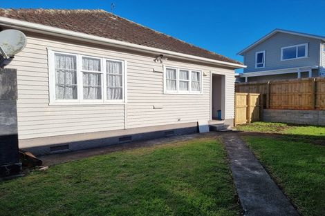Photo of property in 9 Waiohua Road, Greenlane, Auckland, 1061