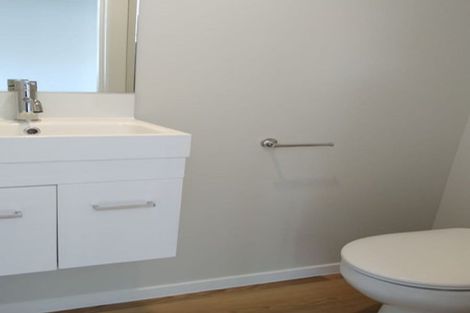 Photo of property in 10/15 Sunhill Road, Sunnyvale, Auckland, 0612