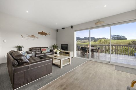 Photo of property in 25 Robertson Street, Raglan, 3225