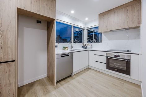 Photo of property in 60a Reelick Avenue, Pakuranga Heights, Auckland, 2010