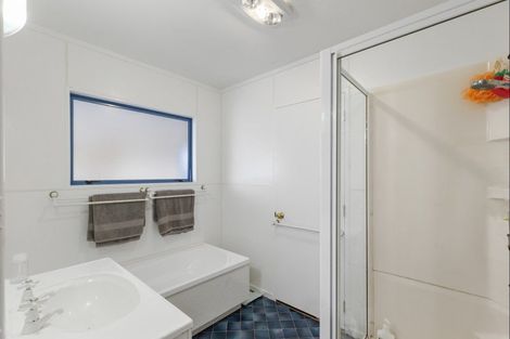 Photo of property in 2 Wallace Loop Road, Koputaroa, Levin, 5571