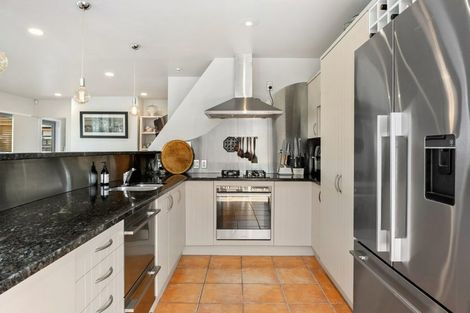 Photo of property in 1/66 Browns Bay Road, Rothesay Bay, Auckland, 0630