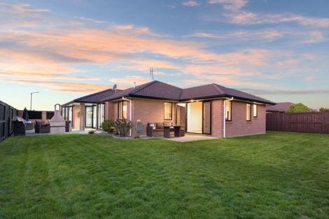 Photo of property in 82 Carrington Drive, Papamoa Beach, Papamoa, 3118