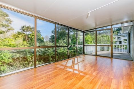 Photo of property in 66 Easton Park Parade, Glenfield, Auckland, 0629