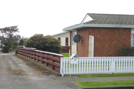 Photo of property in 6 Walker Crescent, Bulls, 4818