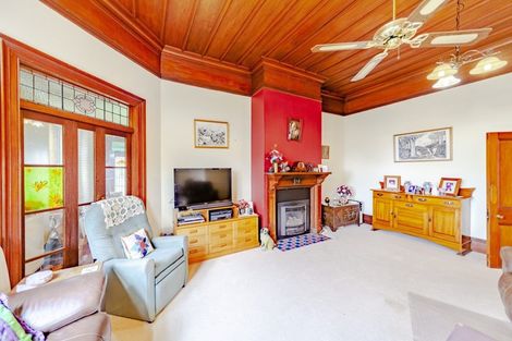 Photo of property in 23 Domain Road, Waipawa, 4210