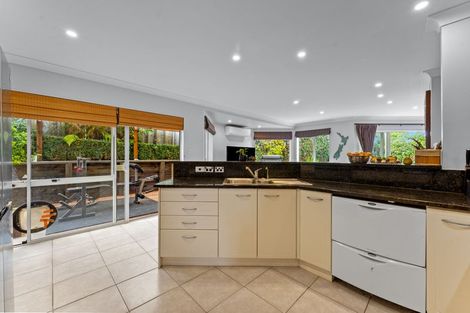 Photo of property in 12 Stonedge Lane, Rosedale, Auckland, 0632