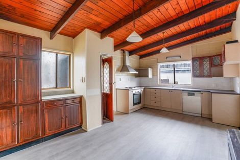 Photo of property in 10 Sealand Place, Mangere Bridge, Auckland, 2022