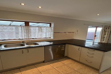 Photo of property in 67 Glenveagh Park Drive, Weymouth, Auckland, 2103