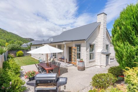 Photo of property in 12 Fletcher Way, Arrowtown, 9302