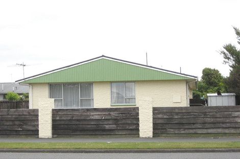 Photo of property in 1/26 Queenspark Drive, Parklands, Christchurch, 8083