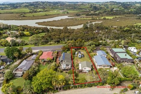 Photo of property in 118 Whangaparaoa Road, Red Beach, 0932