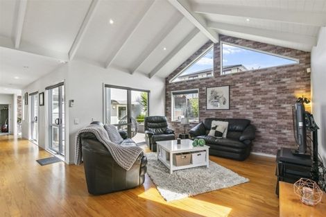 Photo of property in 45 San Valentino Drive, Henderson, Auckland, 0612